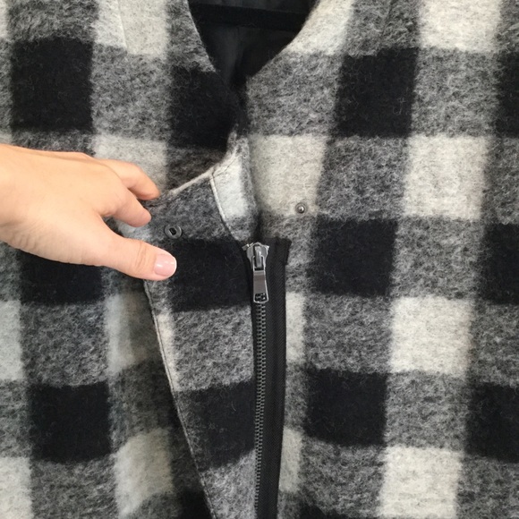 Joie -Cyrene-oversized 3/4 winter jacket black and white buffalo type check. - Picture 4 of 8
